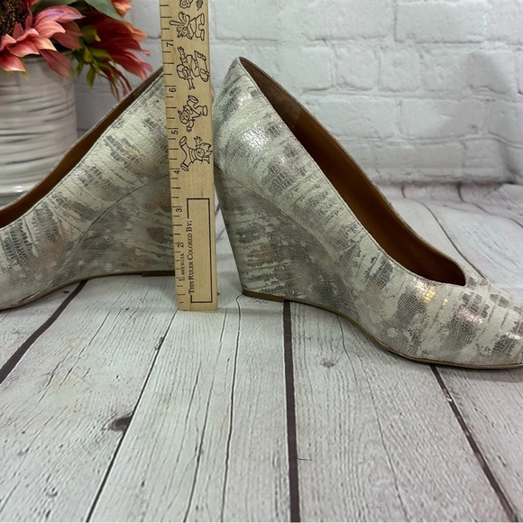 BCBGeneration wedge peep toe heels size 10 metallic snakeskin - Picture 7 of 9